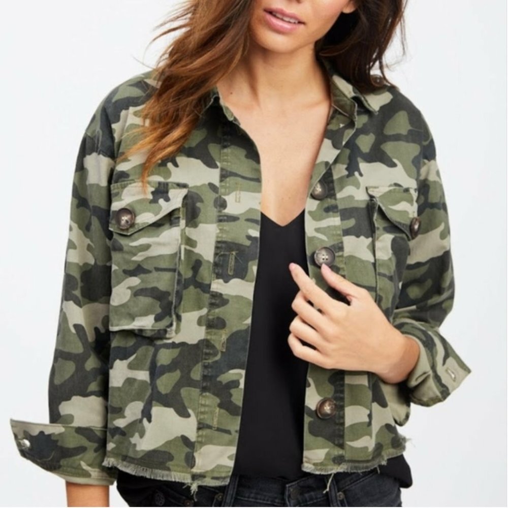 SOCIALITE | Waisted Cropped oversized fit staple Camo Jacket